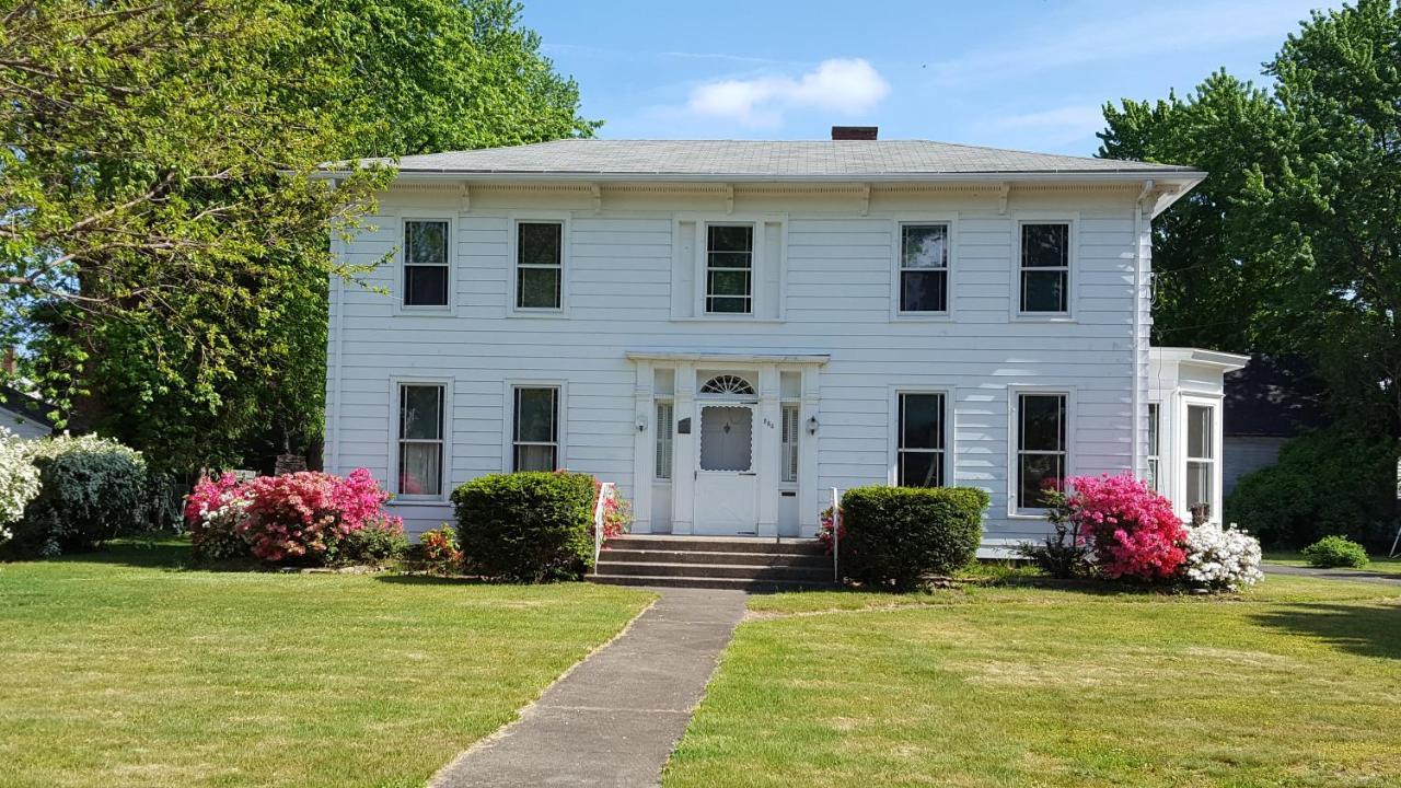 Centennial Inn Bed & Breakfast Conneaut エクステリア 写真