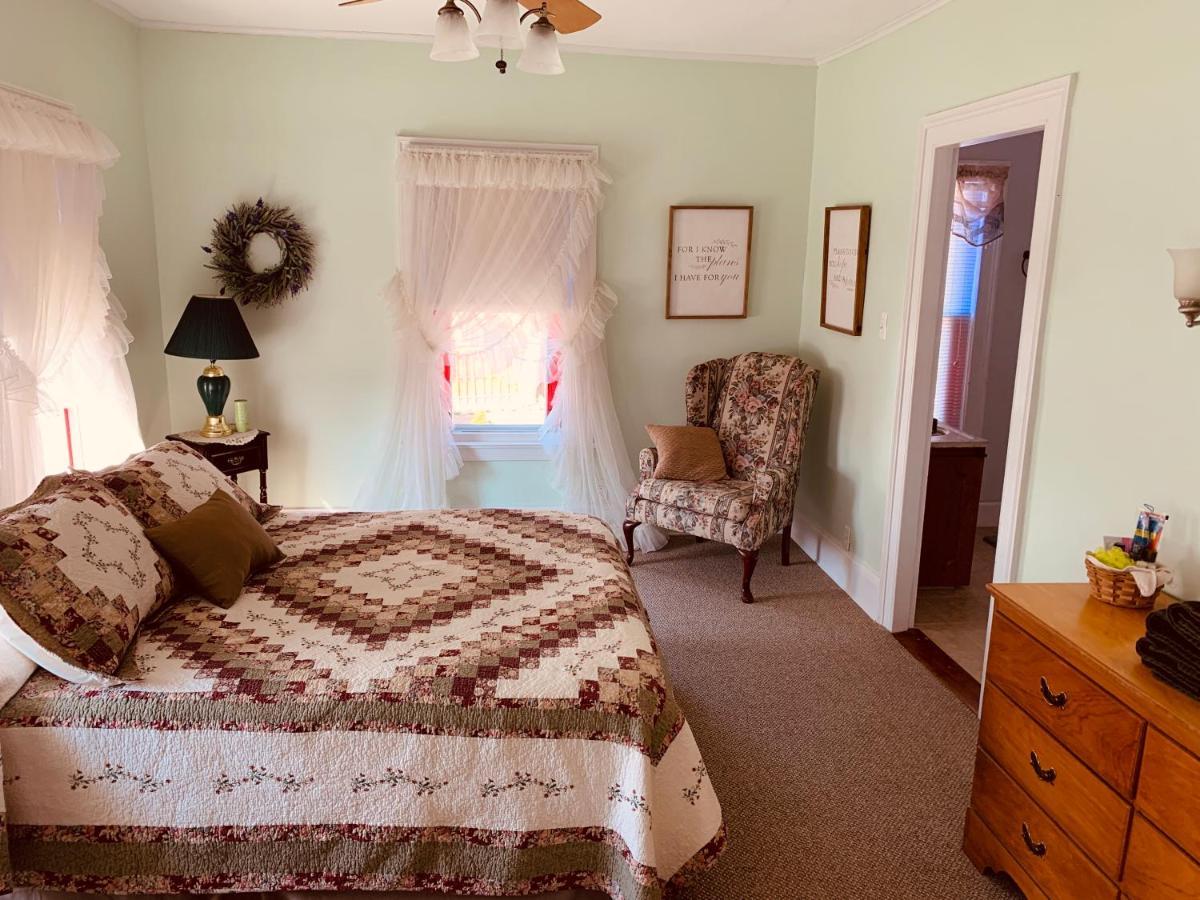 Centennial Inn Bed & Breakfast Conneaut エクステリア 写真