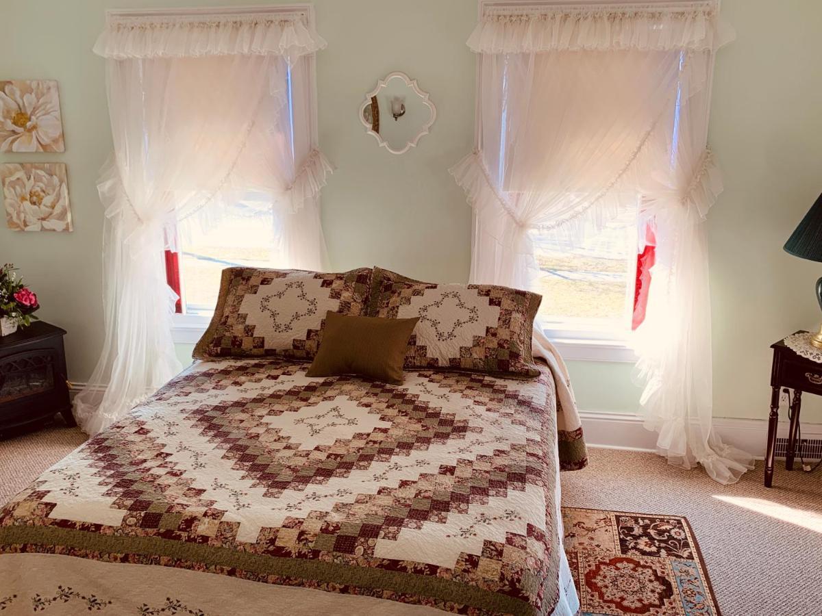 Centennial Inn Bed & Breakfast Conneaut エクステリア 写真