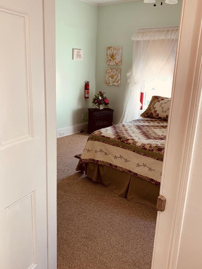 Centennial Inn Bed & Breakfast Conneaut エクステリア 写真